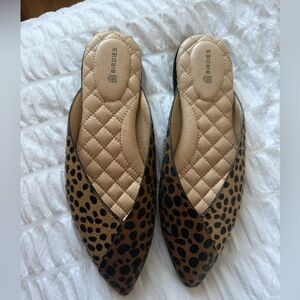 Birdies - The Swan - Mini Cheetah print. New Without Tags. Woman Size 5.
